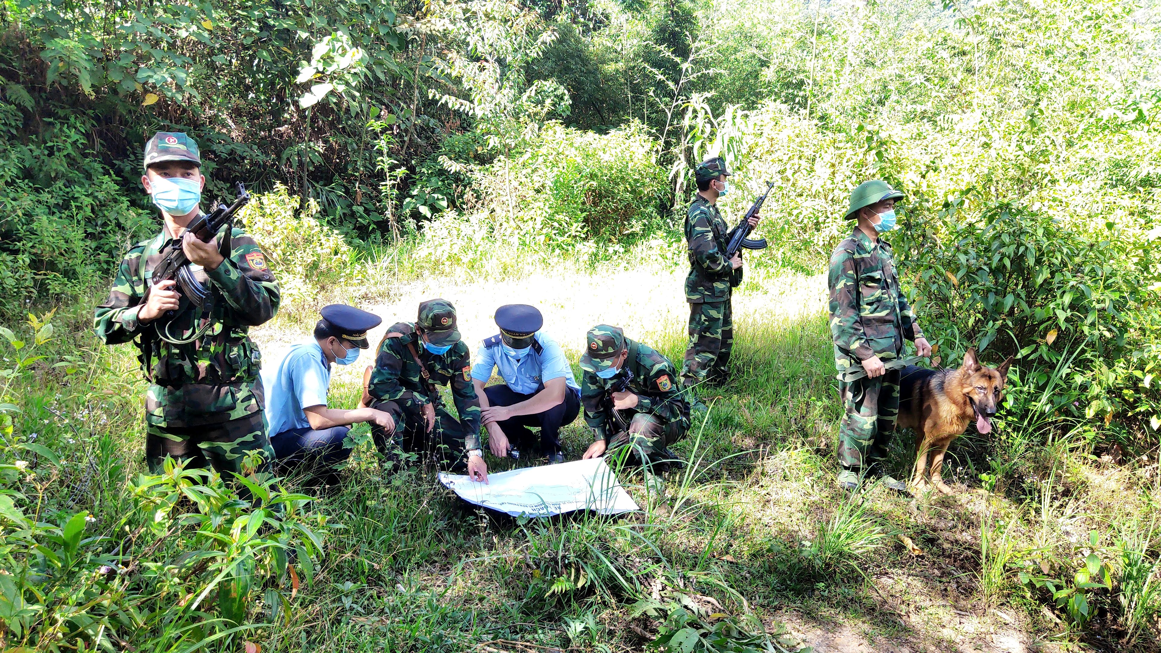 Thực hiện mục tiêu kép trên tuyến biên giới